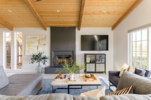 Onyx - Stylish Modern Home W Pool & Modern Design