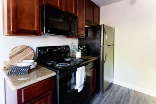 Stylish Old Town 2 Bdrm Ground Floor Condo