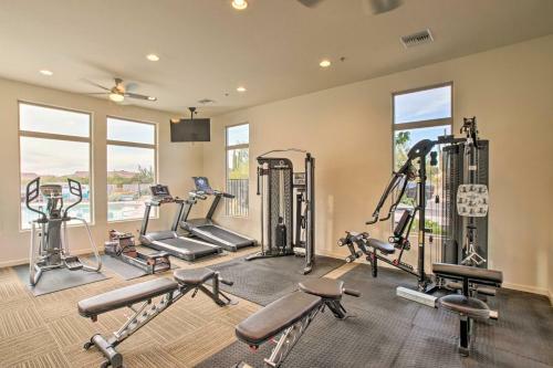 Townhome With Pool Access, Outdoor And Urban Fun!