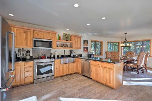Show Low Cabin With Fire Pit, Game Room And Bbq!