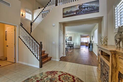 Luxurious Home With Pool, 2 Mi To Surprise Stadium!