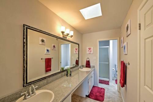 Peaceful Sun Lakes House With Community Pool And Golf!