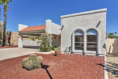 Peaceful Sun Lakes House With Community Pool And Golf!
