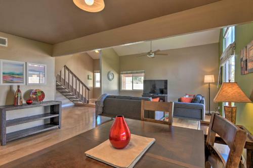 Tempe Golf Retreat With Putting Green And Pool Access!