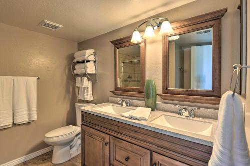 Tempe Golf Retreat With Putting Green And Pool Access!