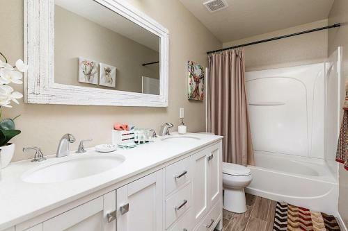 Farmhouse Surprise - 3 Bedroom By Casago
