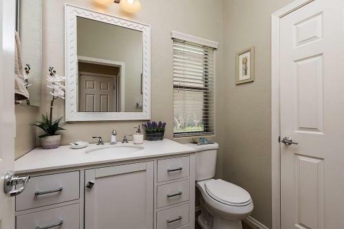 Farmhouse Surprise - 3 Bedroom By Casago