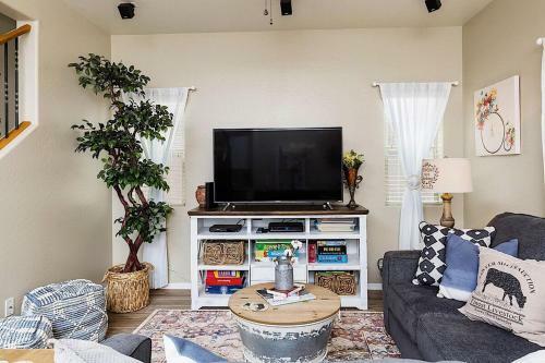 Farmhouse Surprise - 3 Bedroom By Casago