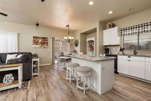 Farmhouse Surprise - 3 Bedroom By Casago