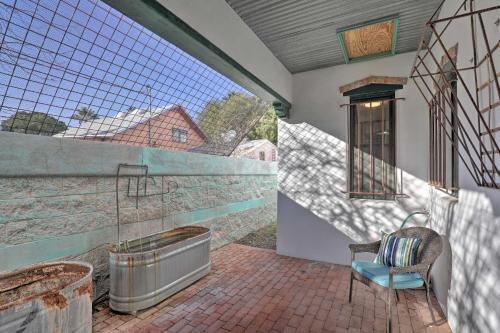 Contemporary Home With Yard - Walk To Uarizona!