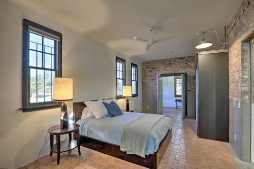 Contemporary Home With Yard - Walk To Uarizona!