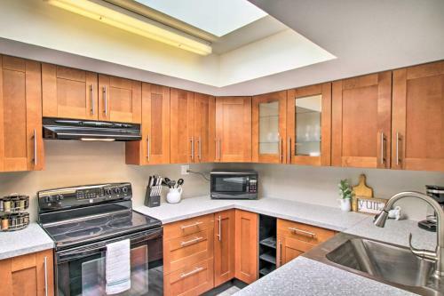 Bright Townhome With Terrace Walk To Sloan Park