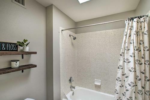 Bright Townhome With Terrace Walk To Sloan Park