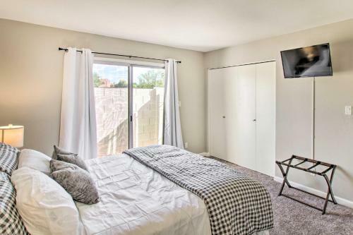 Bright Townhome With Terrace Walk To Sloan Park
