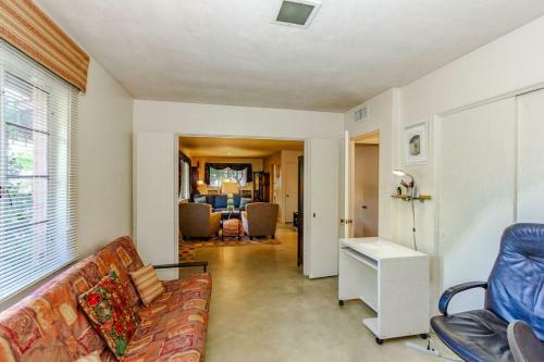 Readers Holmes 2br By Casago