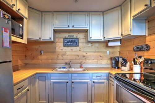 Rustic Prescott Cabin With Loft And 1,000-sq-ft Deck!