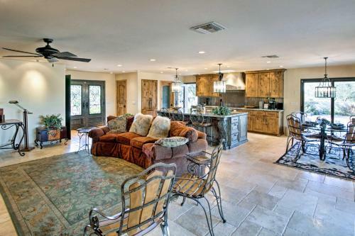 Luxe Tucson Vineyard Home With Views And Fire Pit