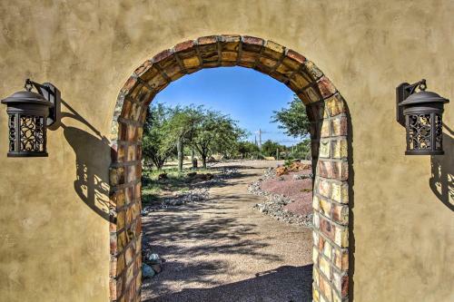 Luxe Tucson Vineyard Home With Views And Fire Pit