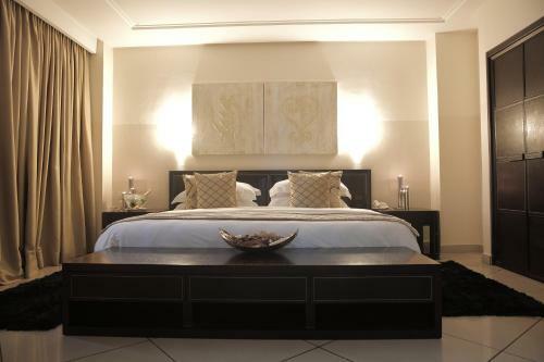 Oak Plaza Hotels East Airport