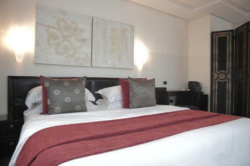 Oak Plaza Hotels East Airport