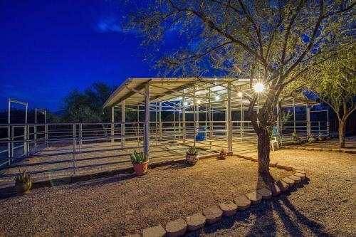 Spacious Oasis With Hot Tub, 6mi To Saguaro Park