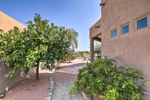 Tucson Getaway With Hot Tub, Fireplace And Office!