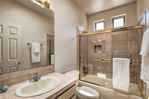 Tucson Getaway With Hot Tub, Fireplace And Office!