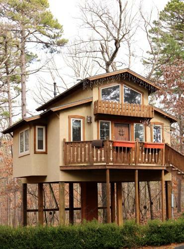 Hotel The Grand Treehouse Resort