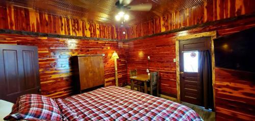 Hotel Log Cabin Inn