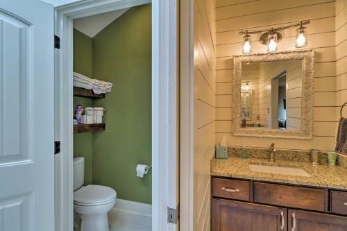 Upscale Lake Retreat With Boat Slips On Greers Ferry!