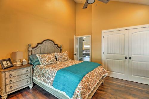 Upscale Lake Retreat With Boat Slips On Greers Ferry!