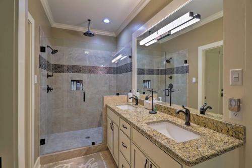 Upscale Lake Retreat With Boat Slips On Greers Ferry!