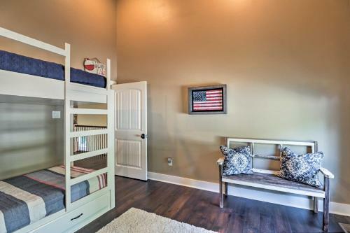 Upscale Lake Retreat With Boat Slips On Greers Ferry!