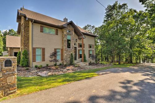 Upscale Lake Retreat With Boat Slips On Greers Ferry!