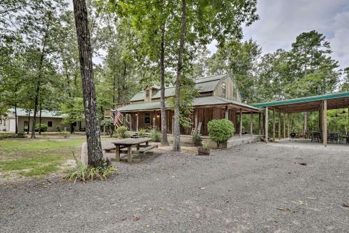 Greers Ferry Lake Home With 2 Decks, Bbq And Fire Pit!