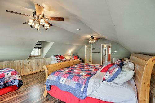 Greers Ferry Lake Home With 2 Decks, Bbq And Fire Pit!