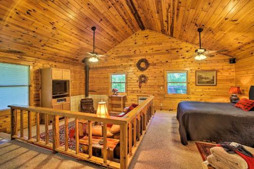 Secluded Studio With Deck, About 8 Miles To Beaver Lake!