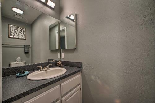 Renovated Lakefront Escape With Private Dock And Deck!