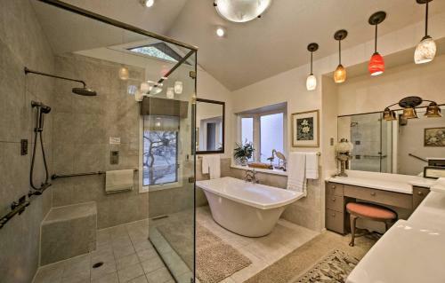Lakefront Retreat With Dock And Beach 2 Miles To Golf