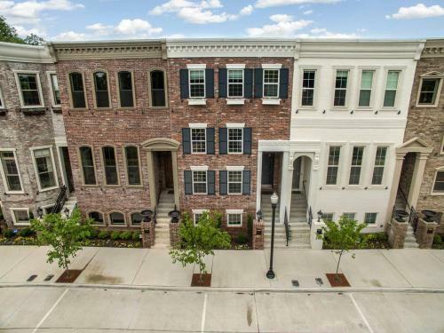 The Brownstone - 1 Block From Dtwn Square