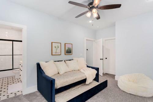 The Brownstone - 1 Block From Dtwn Square