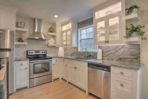 Completely Remodeled Retreat Less Than 1 Mile To Dwtn