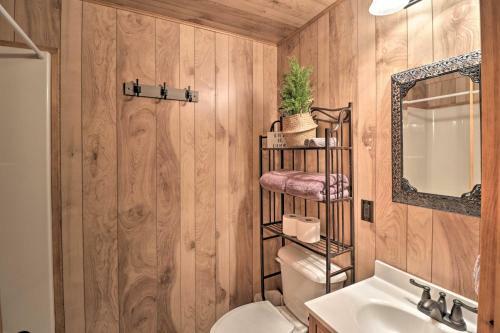 Hideaway Cabin - Walk To Greers Ferry Lake!