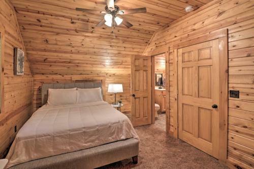 Hideaway Cabin - Walk To Greers Ferry Lake!
