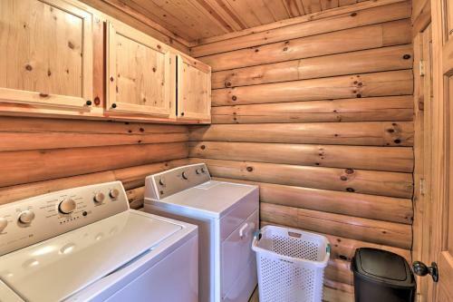 Hideaway Cabin - Walk To Greers Ferry Lake!