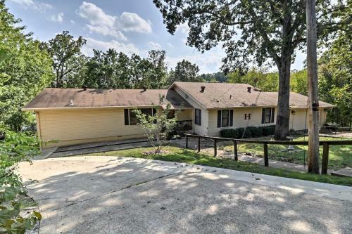 Waterfront Home On Lake Sherwood With Dock And Deck!