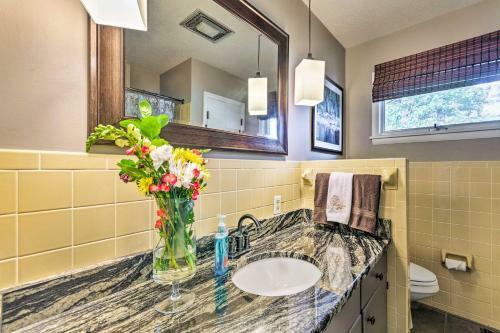 Lakefront Hot Springs Home With Hot Tub And Dock!