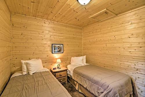 Heber Springs Retreat With Riverfront Patio And Dock!
