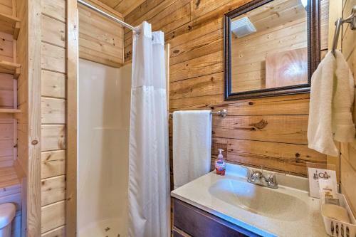 Riverfront Fishing Cabin In Heber Springs!