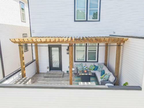 W?ight Pl?ce 2 Min Walk 2 Dickson & Dt ?ooftop Patio!